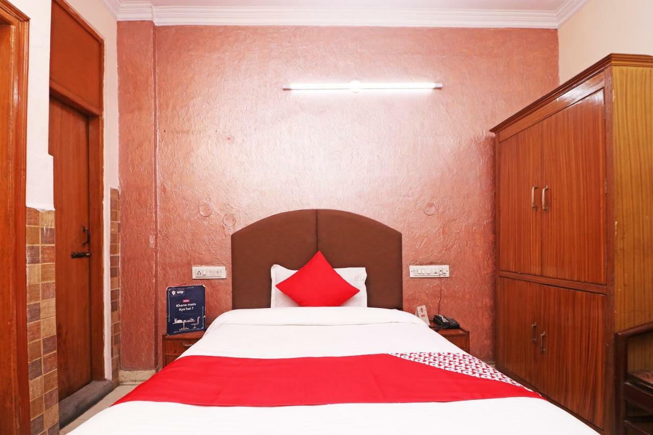Oyo 29304 Hotel Pooja Yamunānagar Extérieur photo