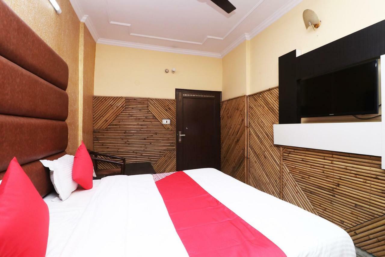Oyo 29304 Hotel Pooja Yamunānagar Extérieur photo